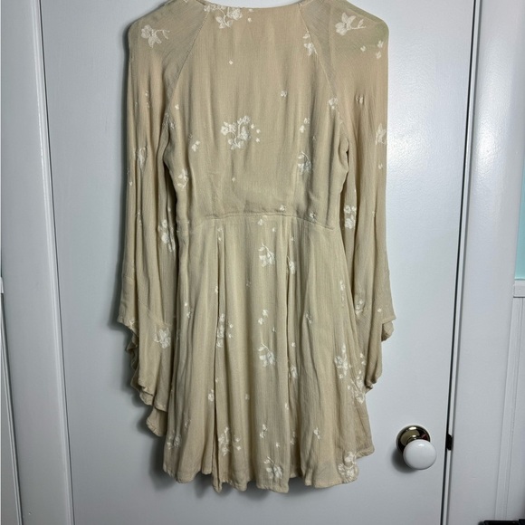 Free People Almond Jasmine Embroidered Kimono Faux Wrap Fit & Flare Dress Size 2 - Picture 4 of 11